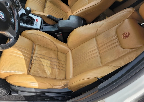 Alfa Romeo 159 cena 22500 przebieg: 332000, rok produkcji 2009 z Sochaczew małe 172